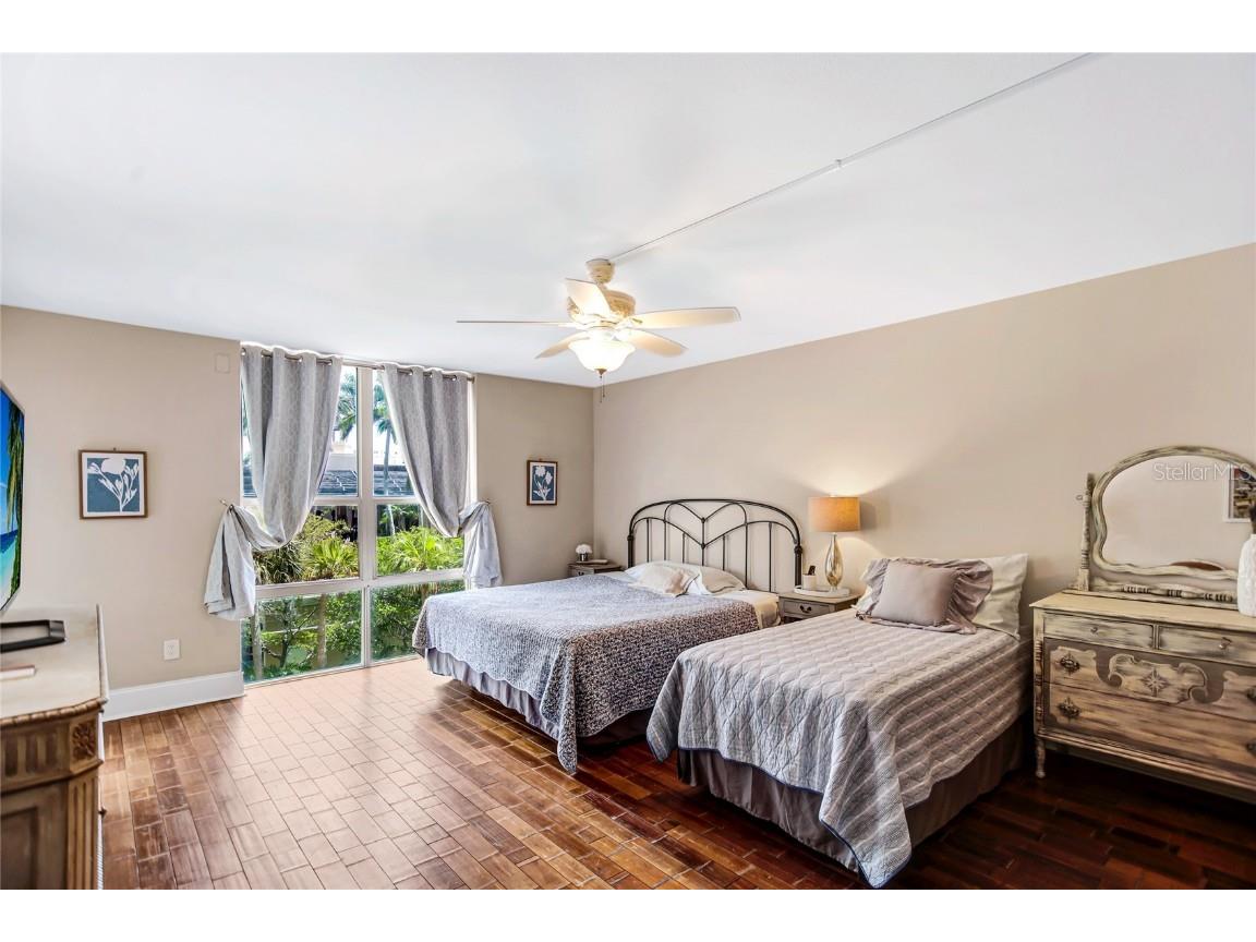 1212 Benjamin Franklin Drive #303 Sarasota FL 34236 O6113556 image4