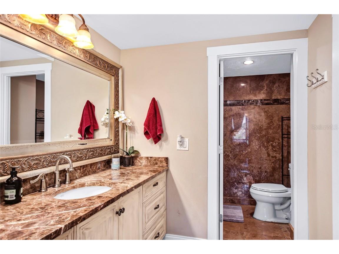 1212 Benjamin Franklin Drive #303 Sarasota FL 34236 O6113556 image7