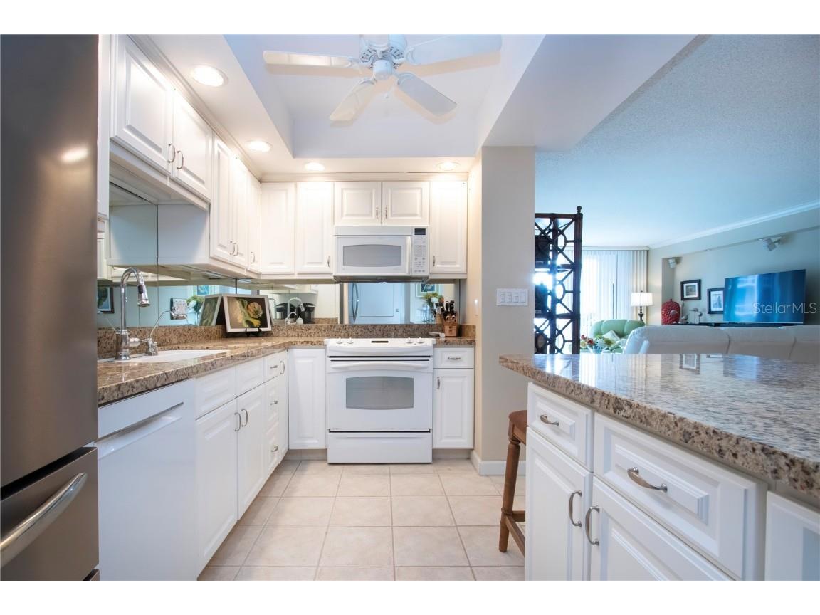 1212 Benjamin Franklin Drive #607 Sarasota FL 34236 A4673049 image17