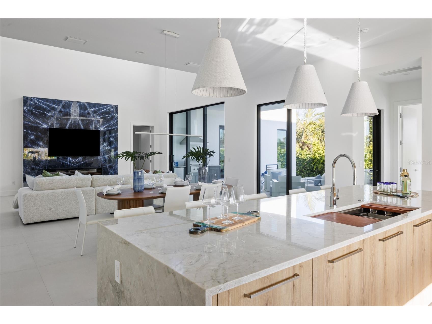 1212 Center Place Sarasota FL 34236 - LIDO SHORES PRIVATE BEACH A4676921 image12