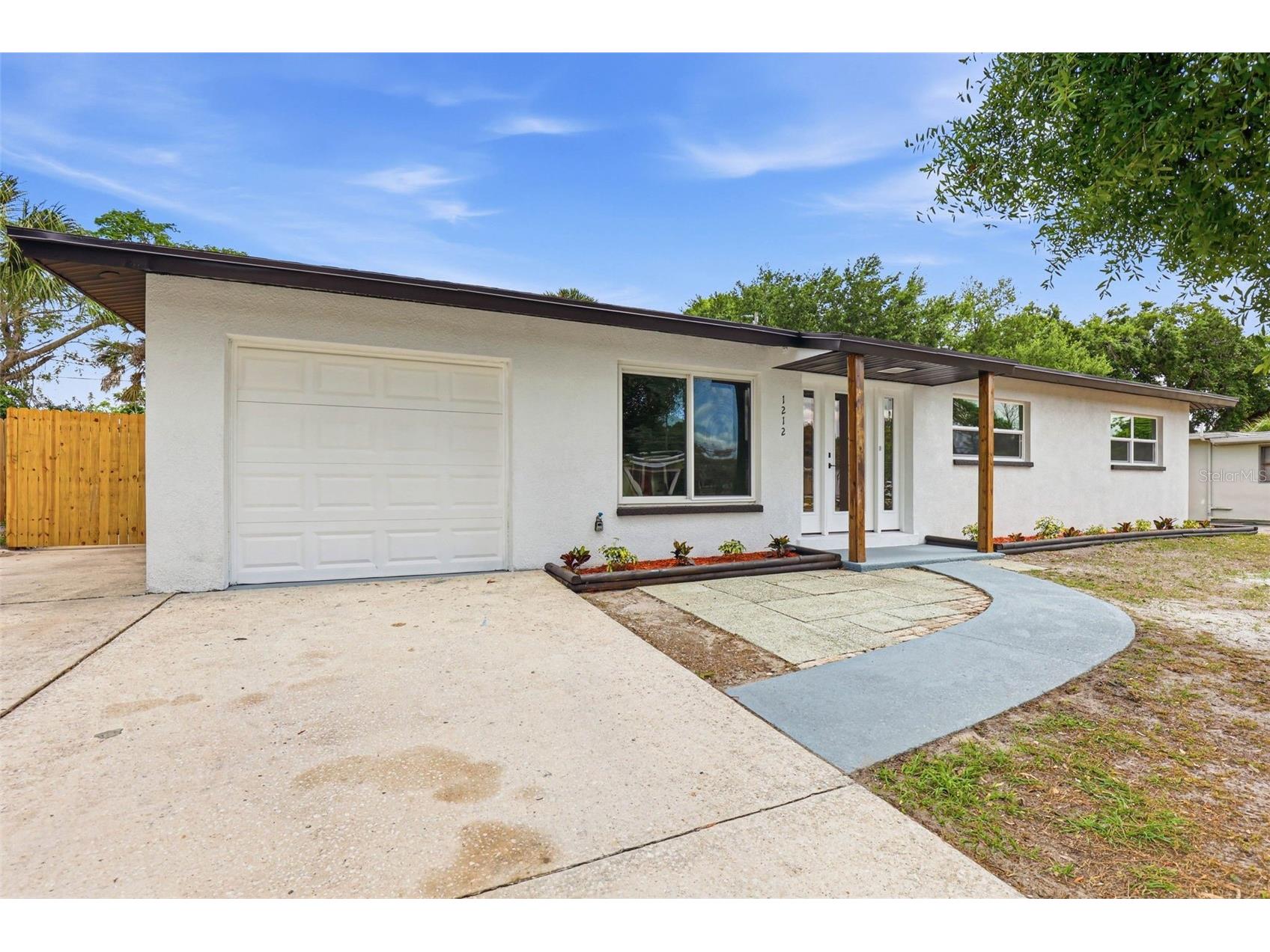 1212 Julian Lane Drive Tampa FL 33619 TB8490934 image1