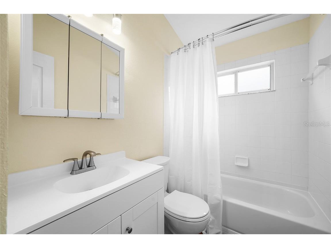 1212 Lake Shore Ranch Drive Seffner FL 33584 A4668178 image23