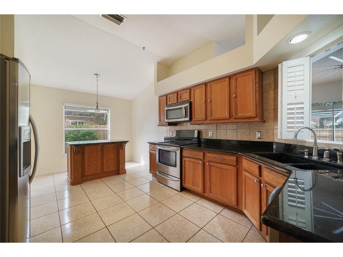 1212 Lake Shore Ranch Drive Seffner FL 33584 A4668178 image7