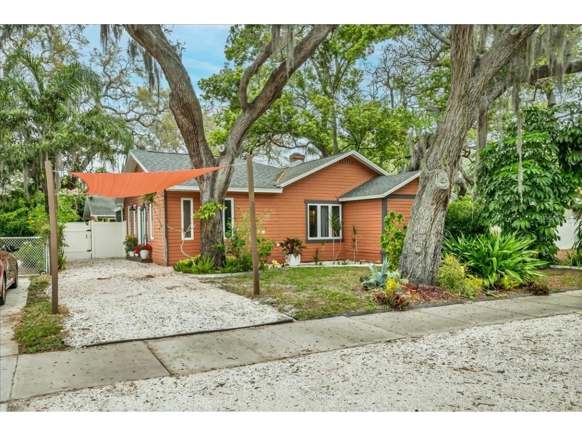 1212 Sedeeva Circle N Clearwater FL 33755 U8236665 image1