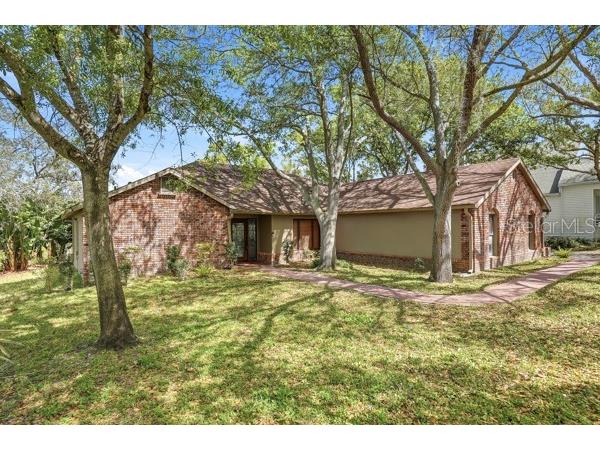 1212 Weybridge Lane Dunedin FL 34698 TB8491733 image1