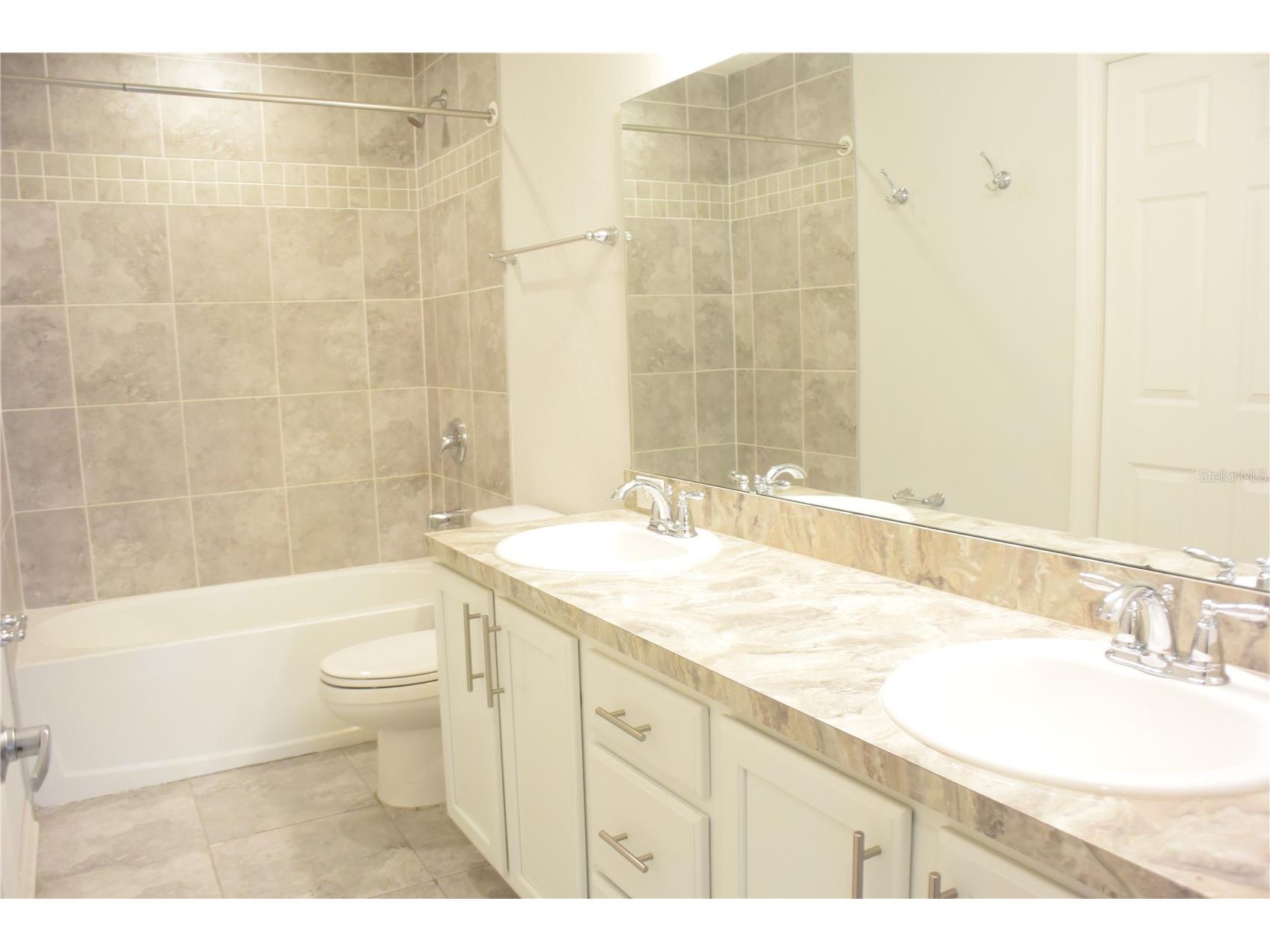 1213 Grantham Drive Sarasota FL 34234 A4696581 image19