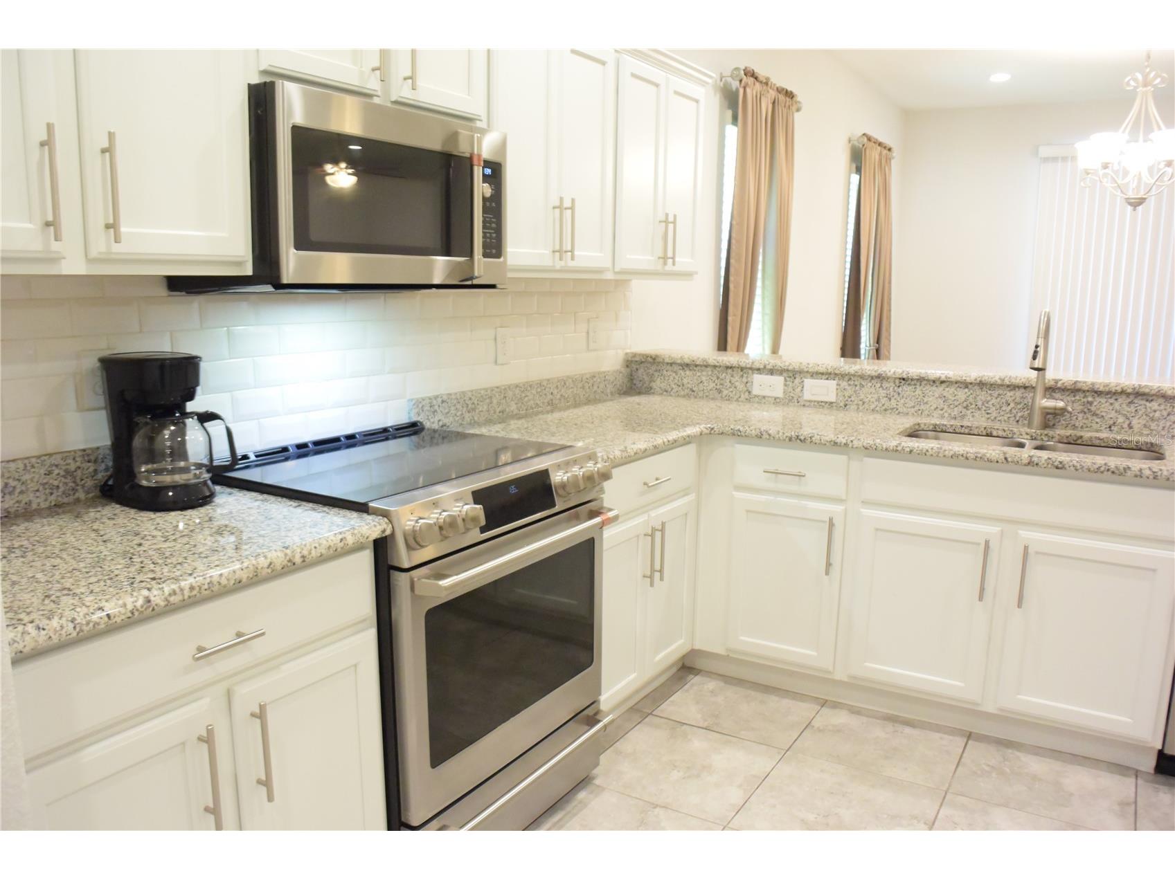 1213 Grantham Drive Sarasota FL 34234 A4696581 image2