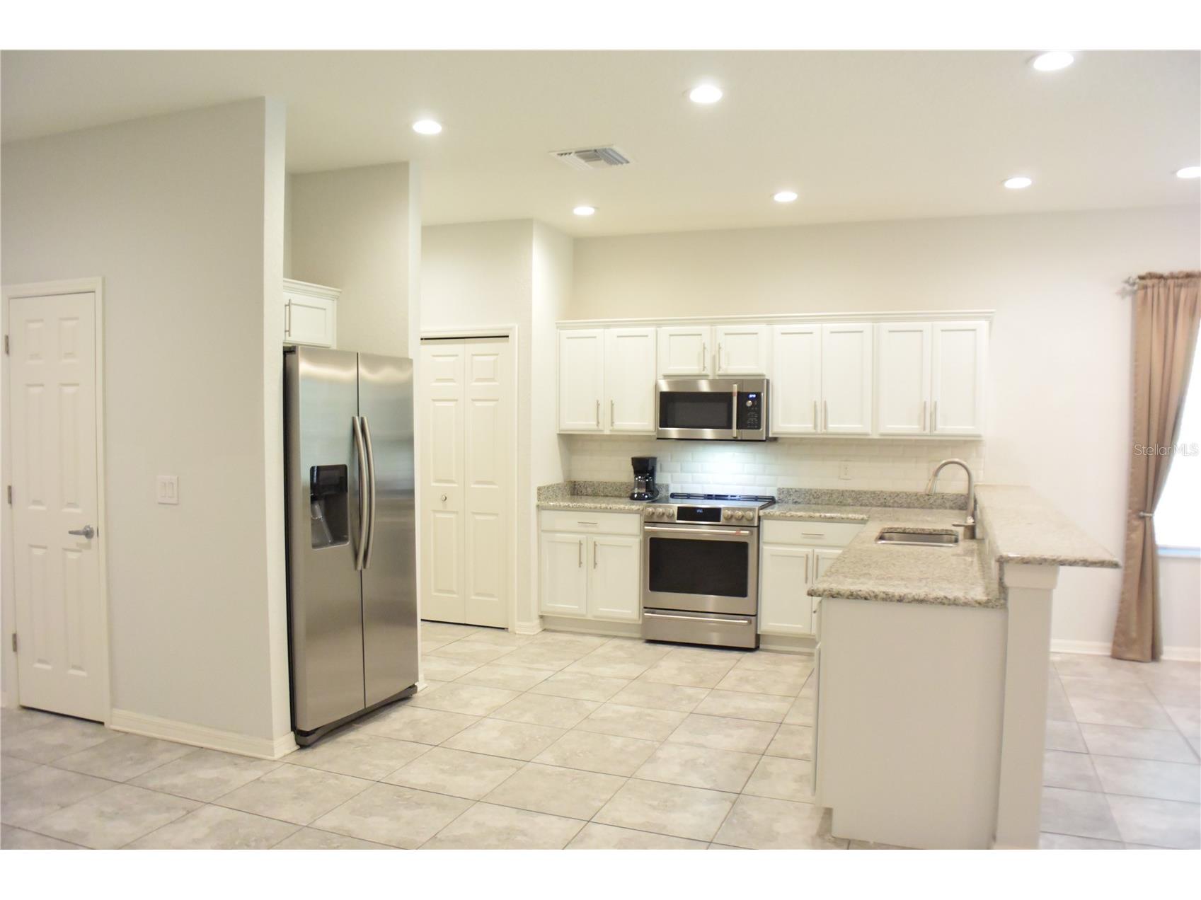 1213 Grantham Drive Sarasota FL 34234 A4696581 image6