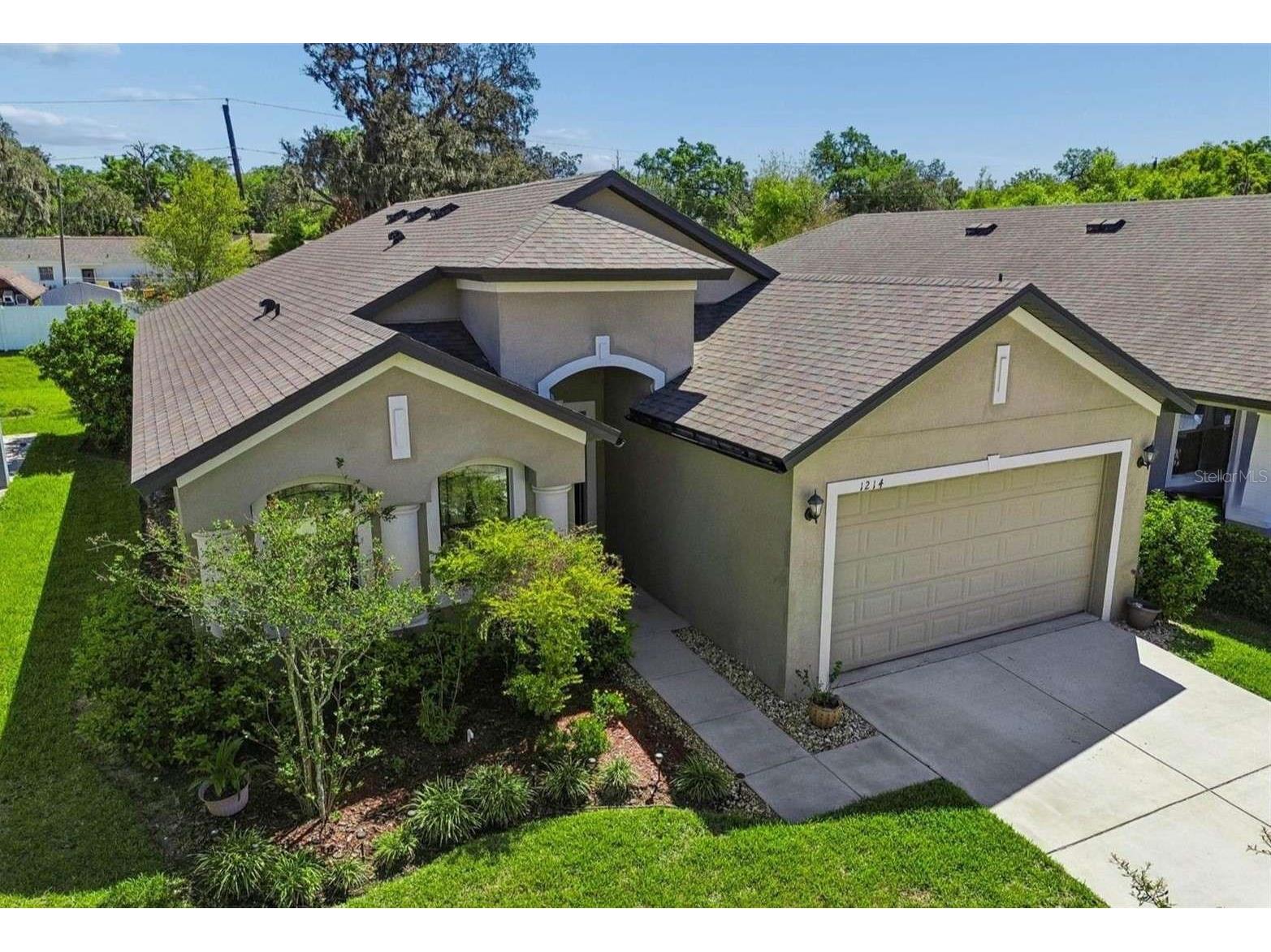 1214 Florablu Drive Seffner FL 33584 W7887502 image2
