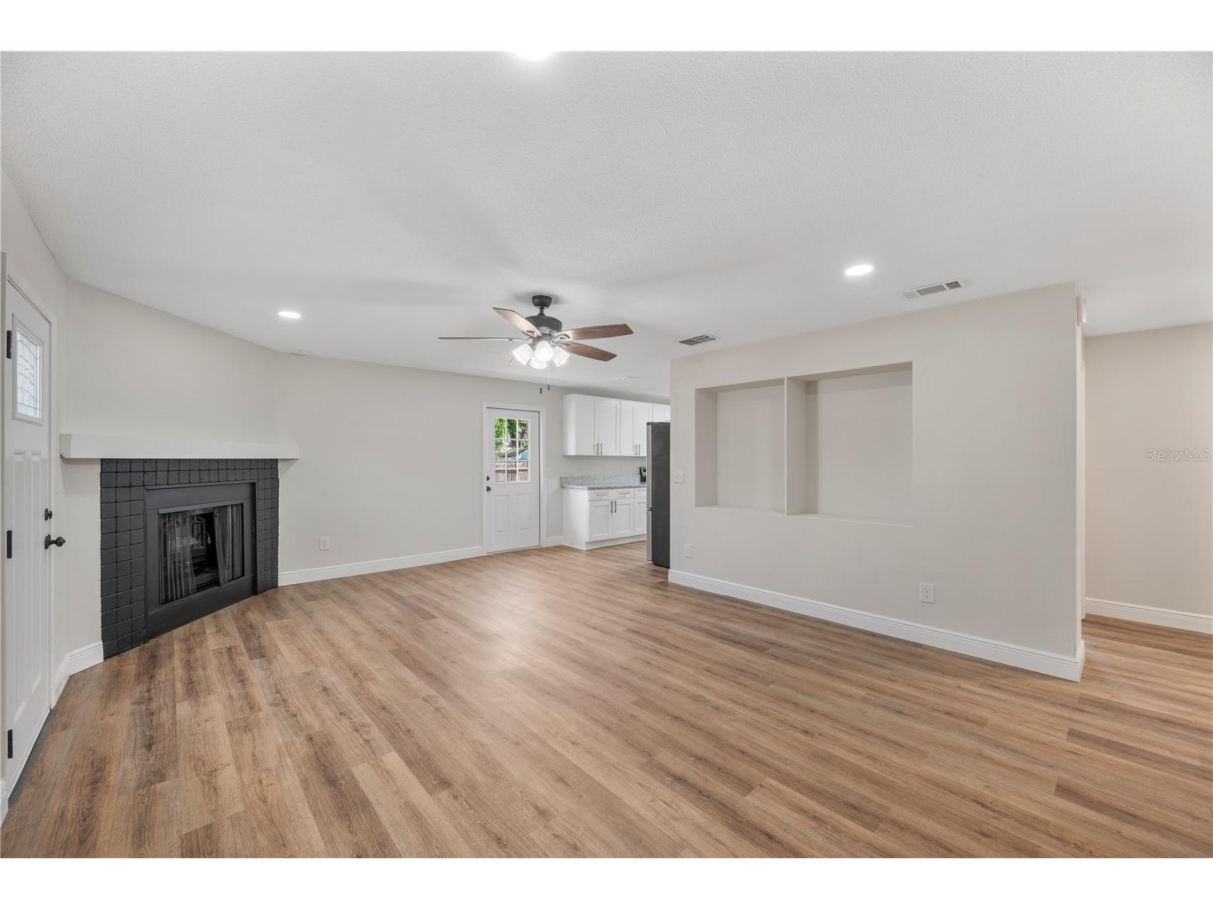 1215 El Camino Road Lakeland FL 33805 TB8491365 image3