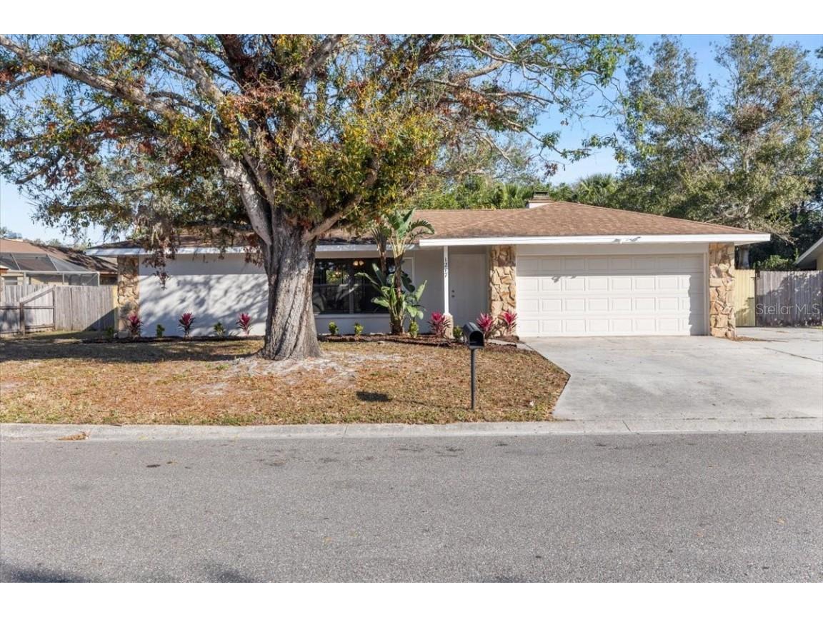 1217 Carmella Lane Sarasota FL 34243 TB8346519 image1