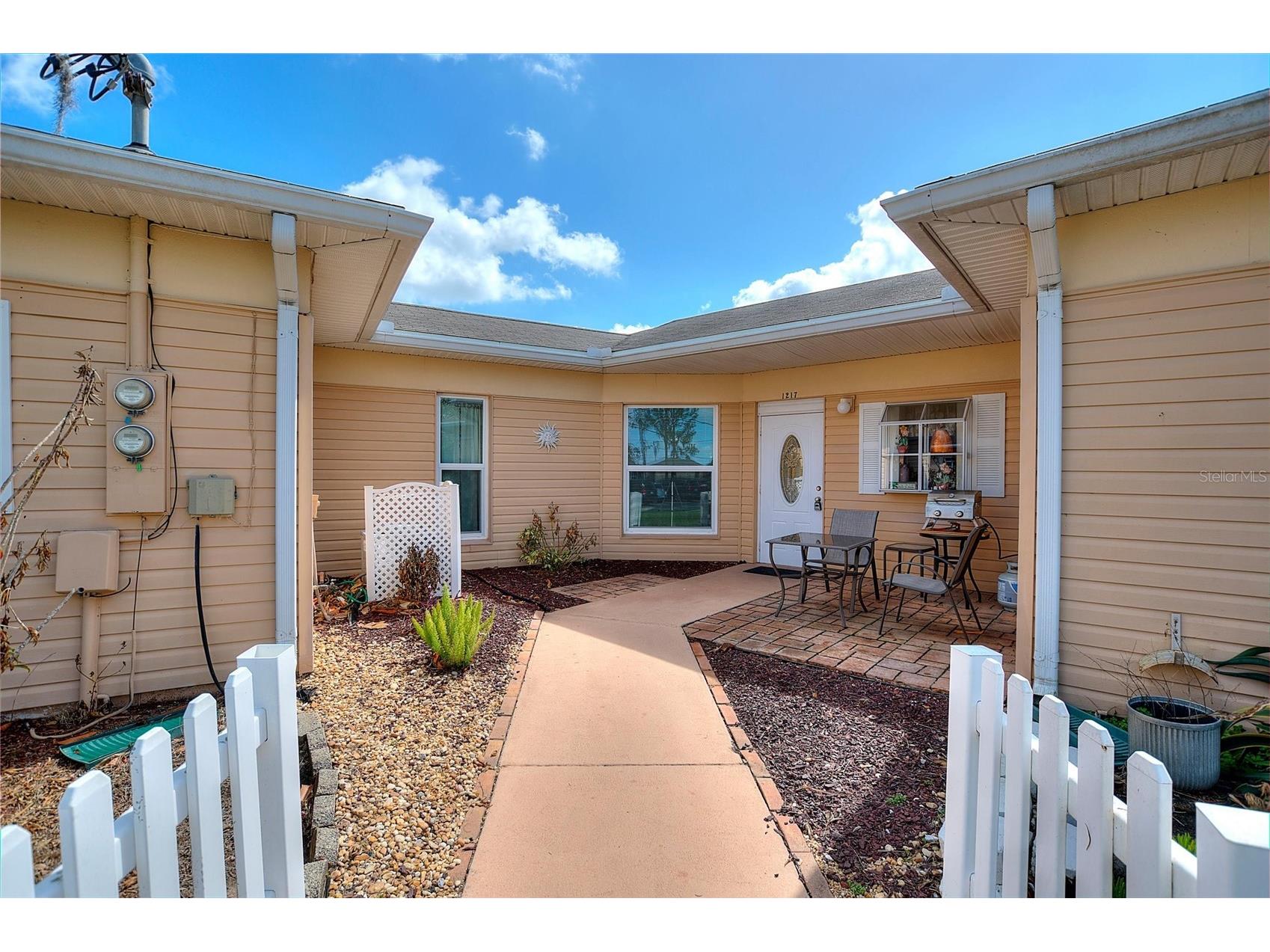 1217 Club Circle Lakeshore FL 33854 P4937976 image1