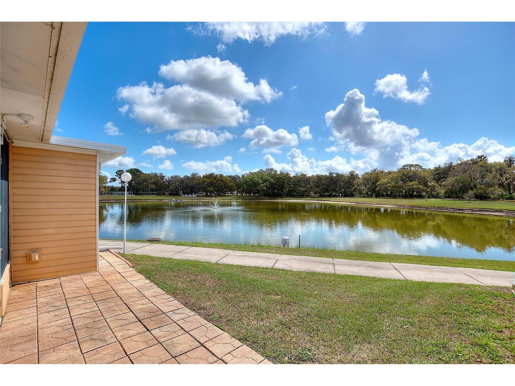 1217 Club Circle Lakeshore FL 33854 P4937976 image7