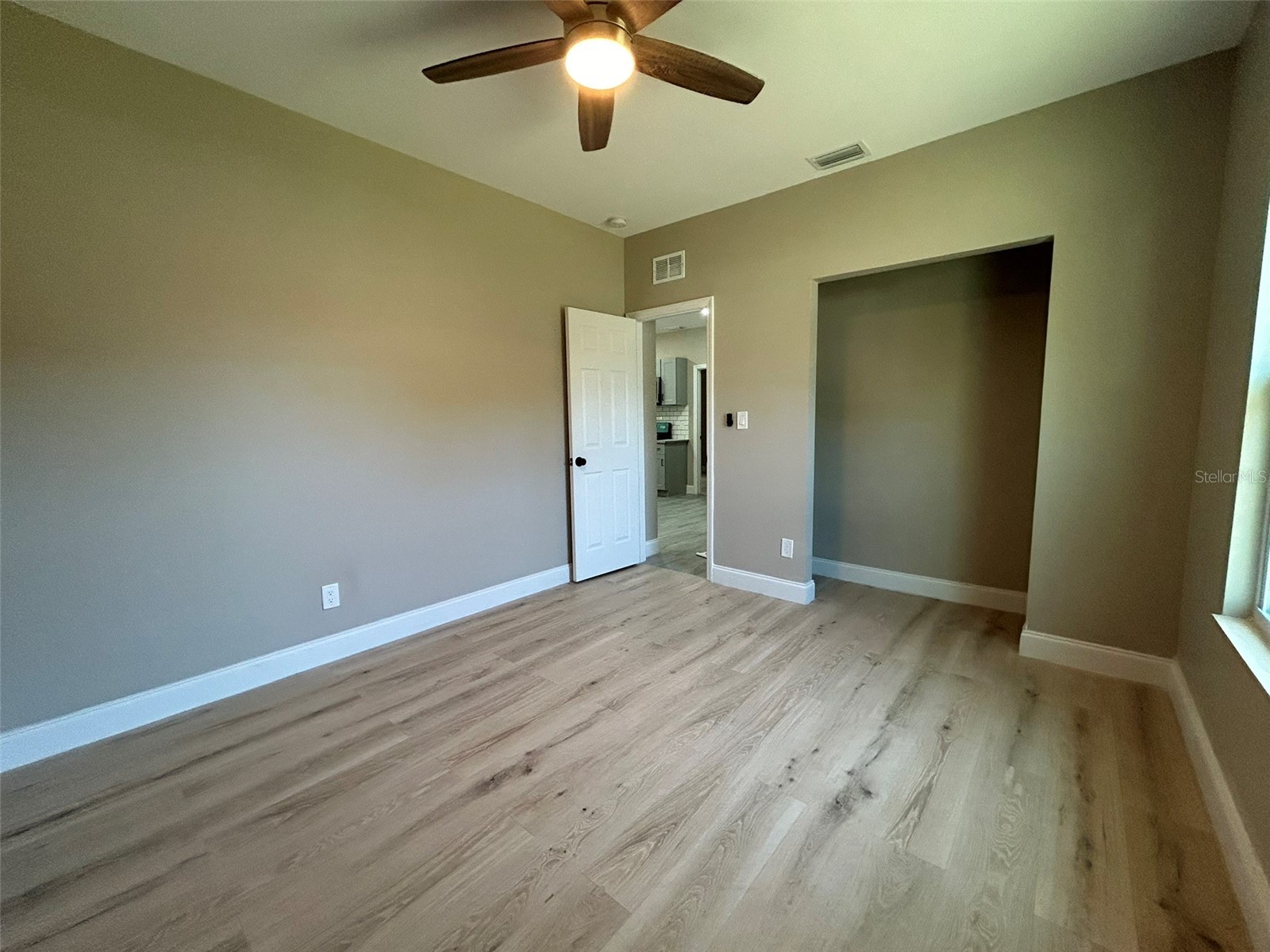 1218 13th Avenue S Saint Petersburg FL 33705 TB8469373 image17