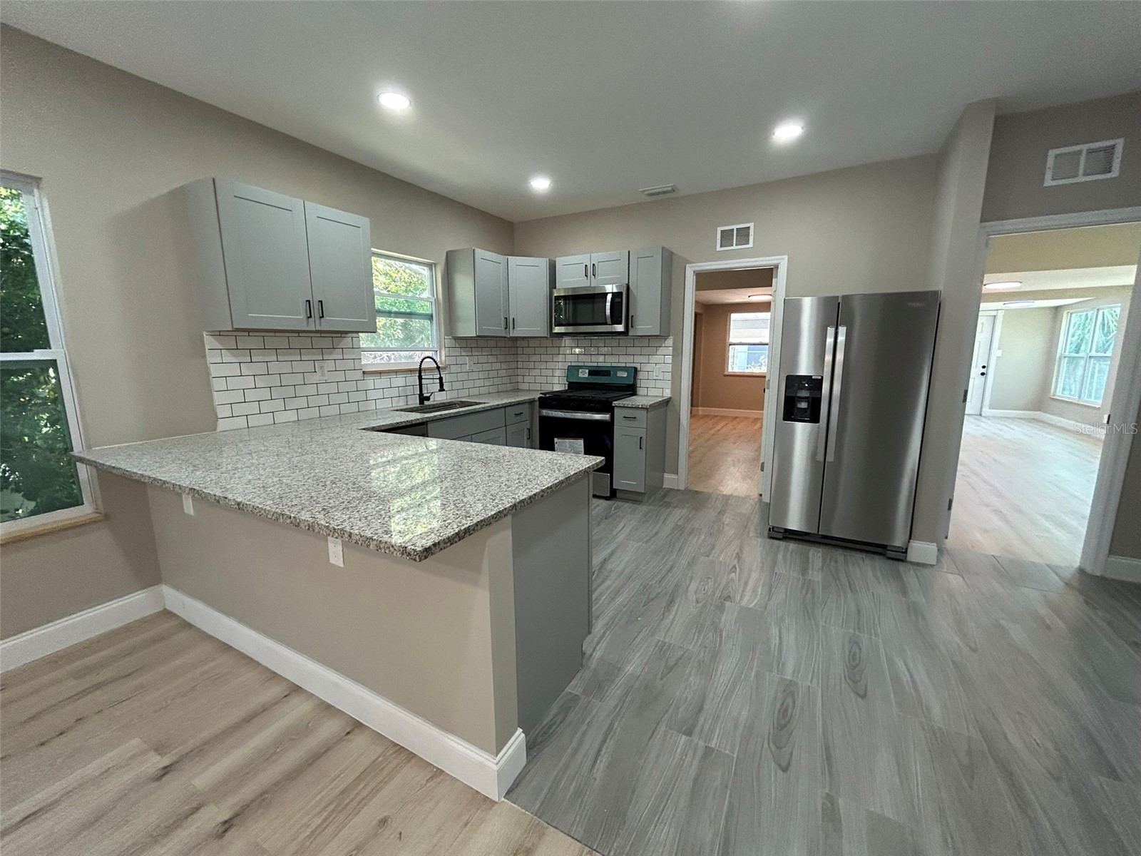 1218 13th Avenue S Saint Petersburg FL 33705 TB8469373 image2