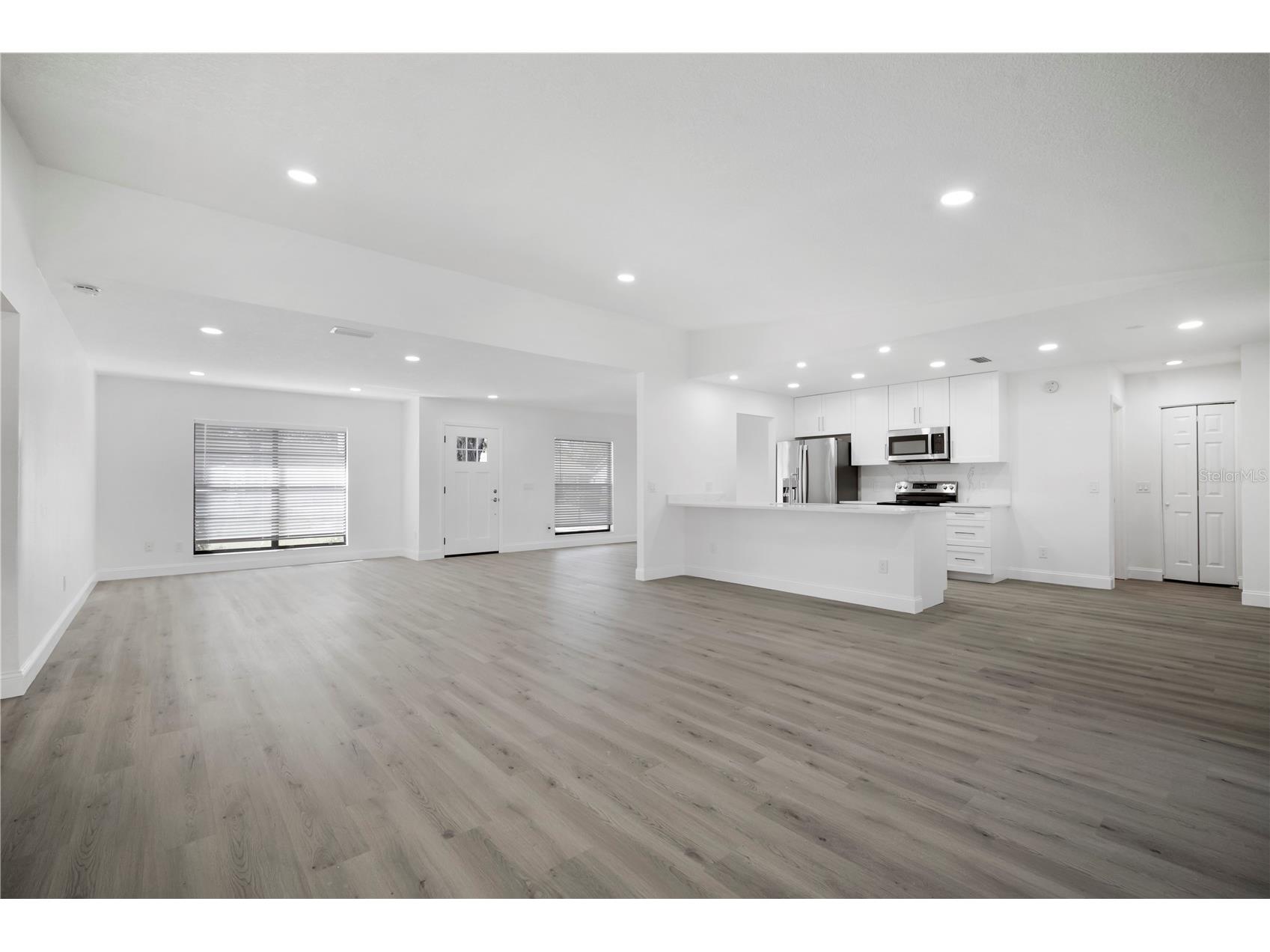 1218 Lornewood Drive Valrico FL 33596 TB8513538 image3