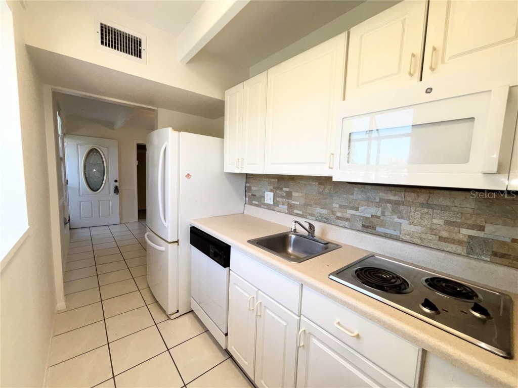 1219 Club Circle Lakeshore FL 33854 P4934263 image5