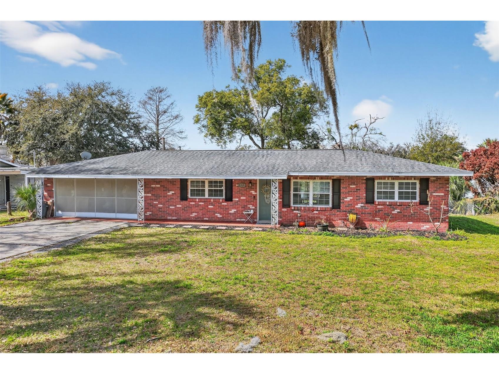 1219 Oak Dr. Leesburg FL 34748 G5108371 image1