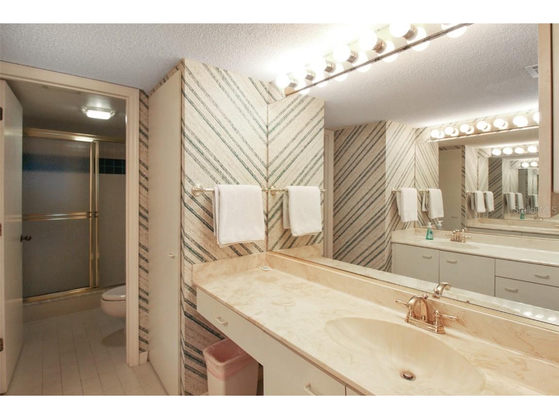 1219 Siesta Bayside Drive #1219-C Sarasota FL 34242 A4596165 image22