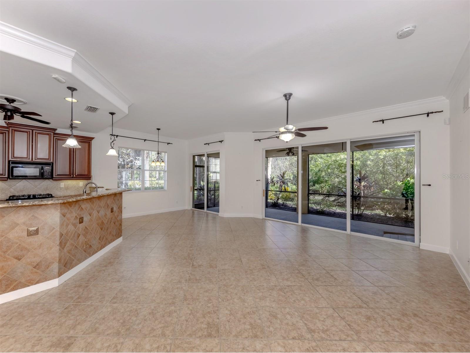 122 Bella Vista Terrace #8A North Venice FL 34275 N6141396 image3