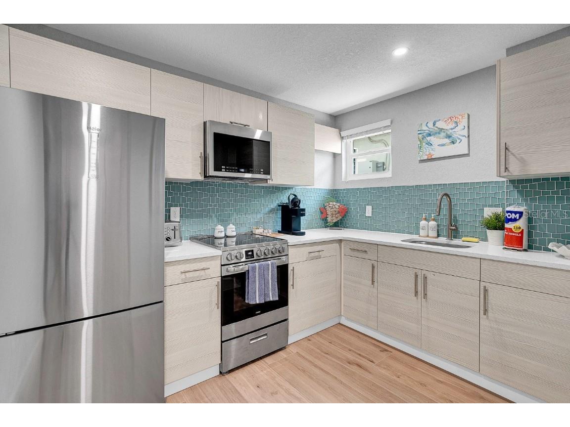 122 Coral Avenue Redington Shores FL 33708 TB8398480 image4