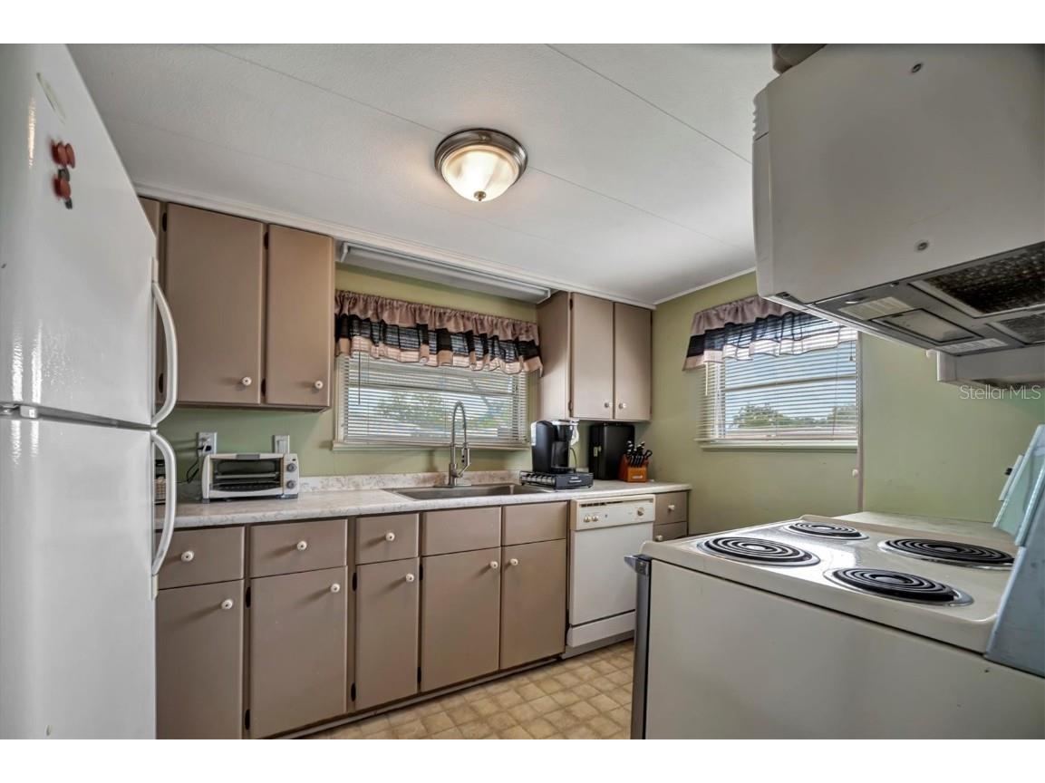 122 E Saint Annes Circle Apollo Beach FL 33572 TB8437171 image28