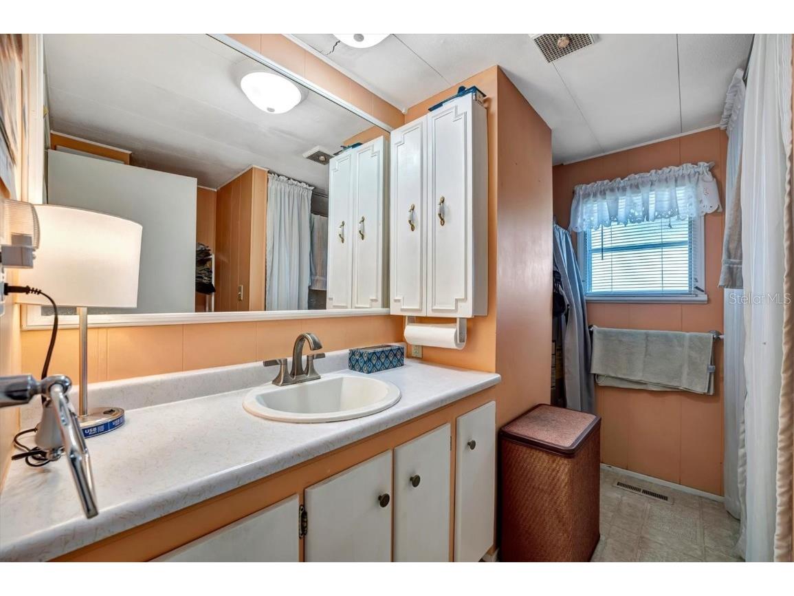 122 E Saint Annes Circle Apollo Beach FL 33572 TB8437171 image5