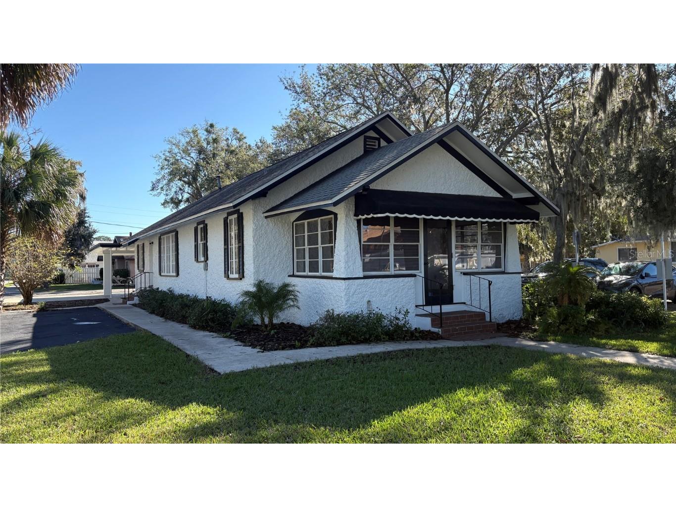 122 N St. Clair Abrams Avenue Tavares FL 32778 O6257325 image1