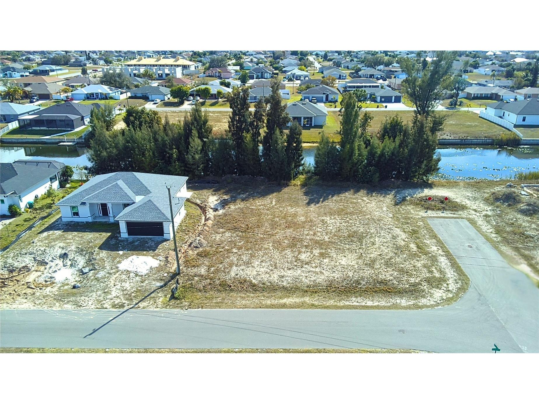 122 NE 9th Street Cape Coral FL 33909 - HERMOSA CANAL C7521298 image1