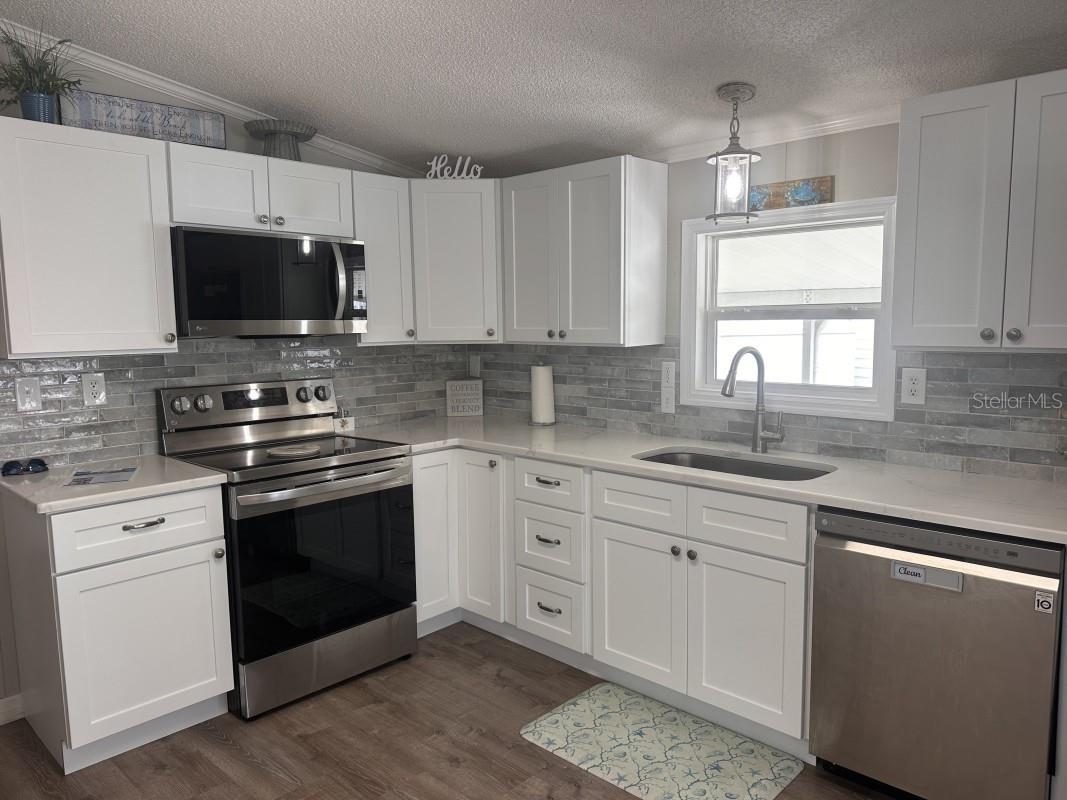 122 W Saint Annes Circle Apollo Beach FL 33572 A4694289 image5