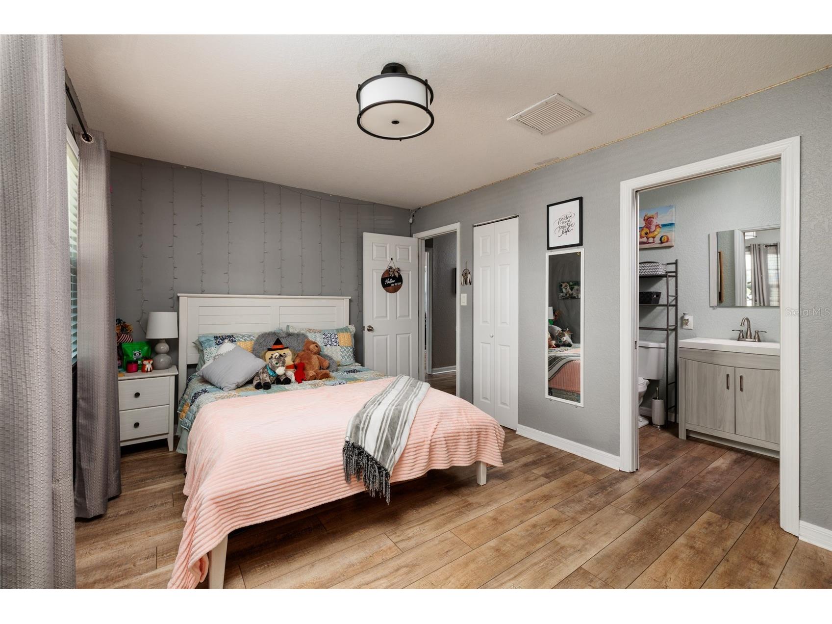 1220 56th Avenue N Saint Petersburg FL 33703 TB8528662 image17