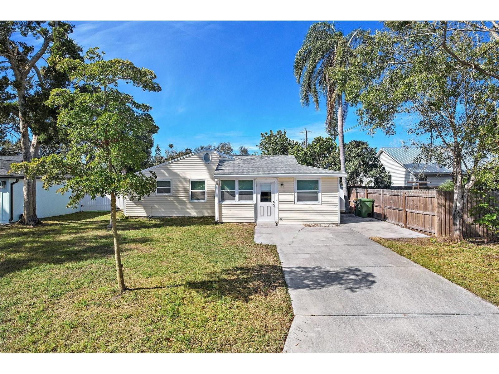1220 S Brink Avenue Sarasota FL 34239 A4681601 image3