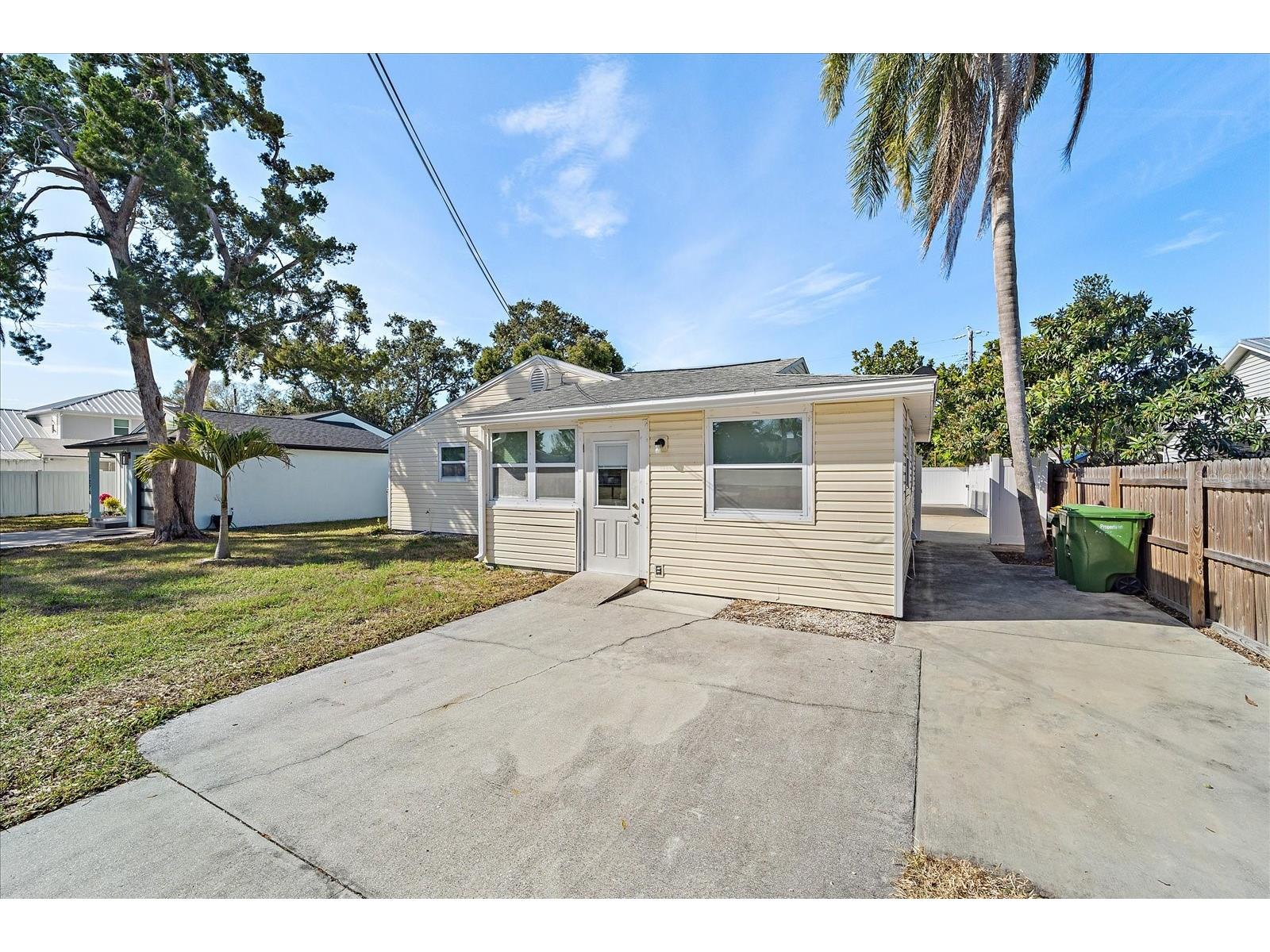 1220 S Brink Avenue Sarasota FL 34239 A4681601 image4