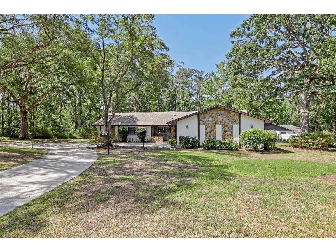 1221 Candlelight Boulevard Brooksville FL 34601 TB8383044 image1
