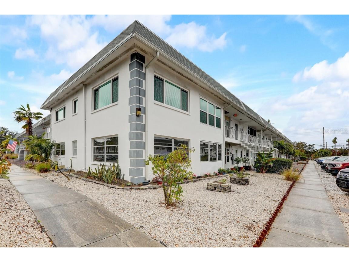 1221 Drew Street #B1 Clearwater FL 33755 S5095931 image1