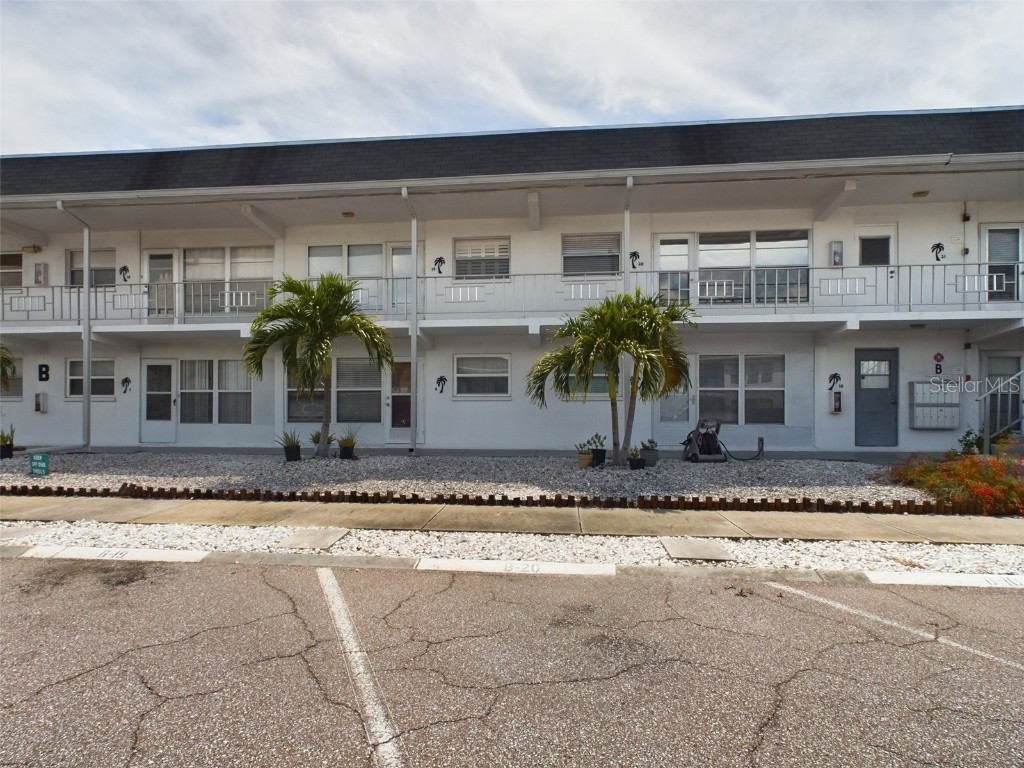 1221 Drew Street B9, Clearwater, FL, 33755 MLS P4930985 Edina Realty