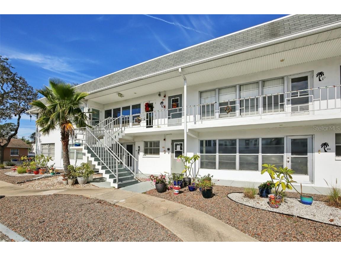 1221 Drew Street #C2 Clearwater FL 33755 S5117715 image1