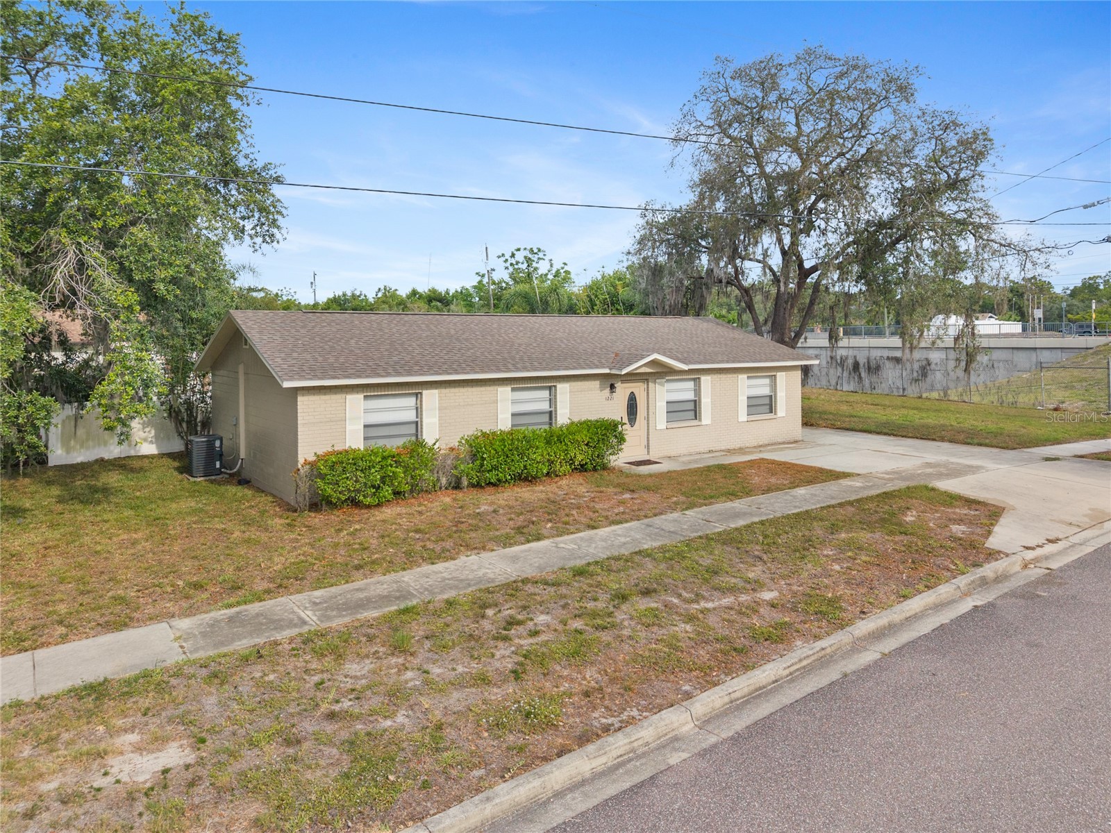 1221 E Court Street Tarpon Springs FL 34689 O6411060 image2