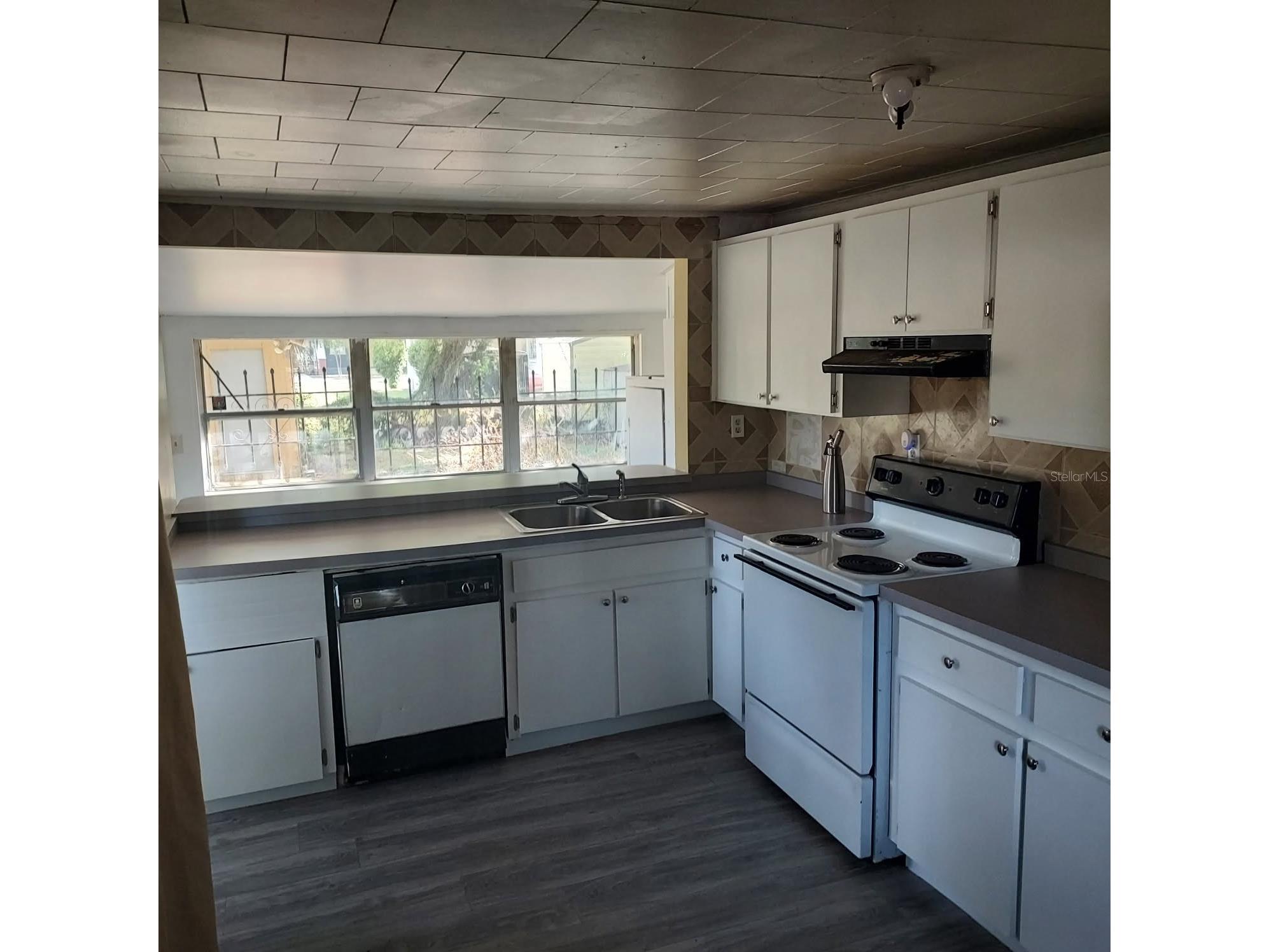 1221 E Dr Martin Luther King Jr Boulevard Tampa FL 33603 TB8435092 image3