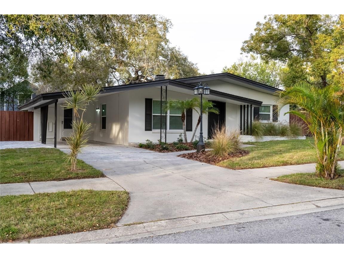 1221 E Oakwood Street Tarpon Springs FL 34689 TB8370640 image1