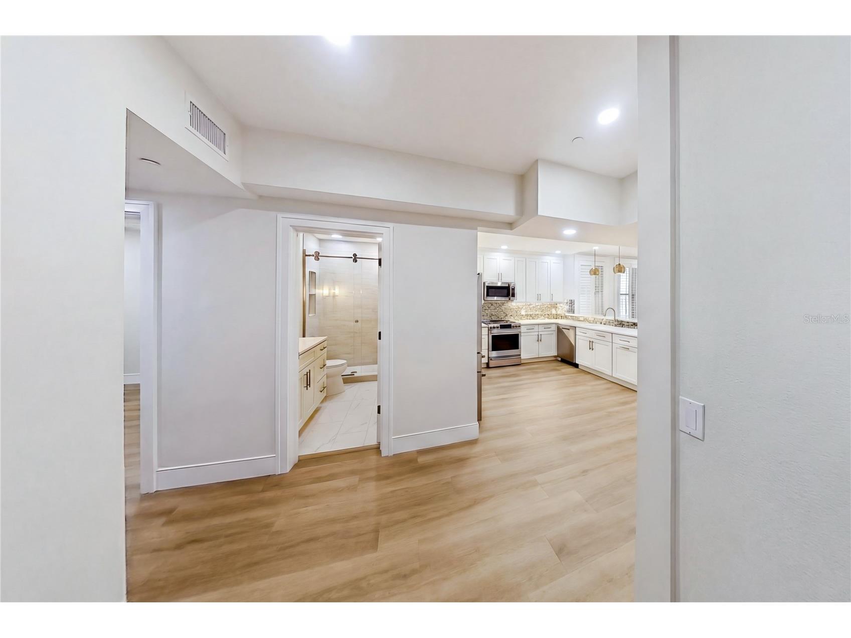 1221 N Palm Avenue #106/107 Sarasota FL 34236 A4682388 image4