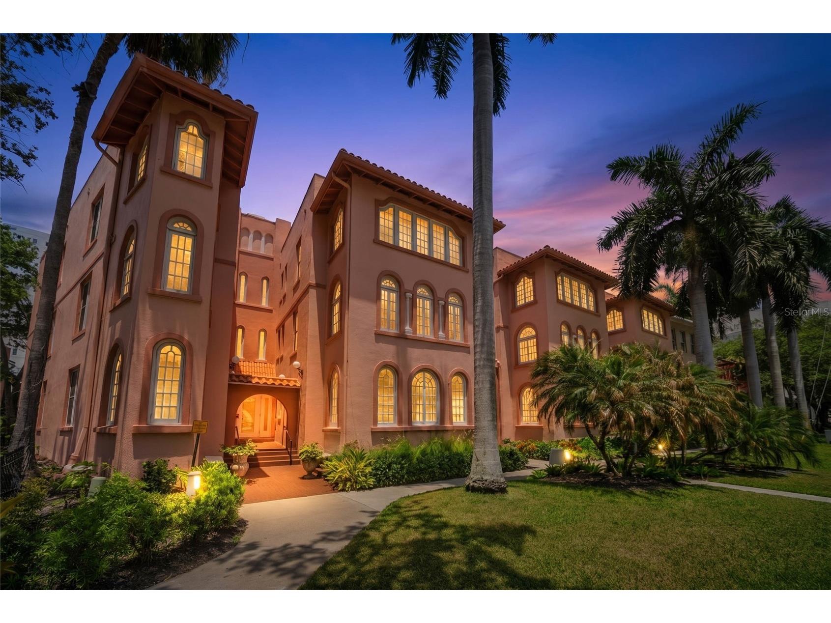 1221 N Palm Avenue #202 Sarasota FL 34236 A4693884 image1