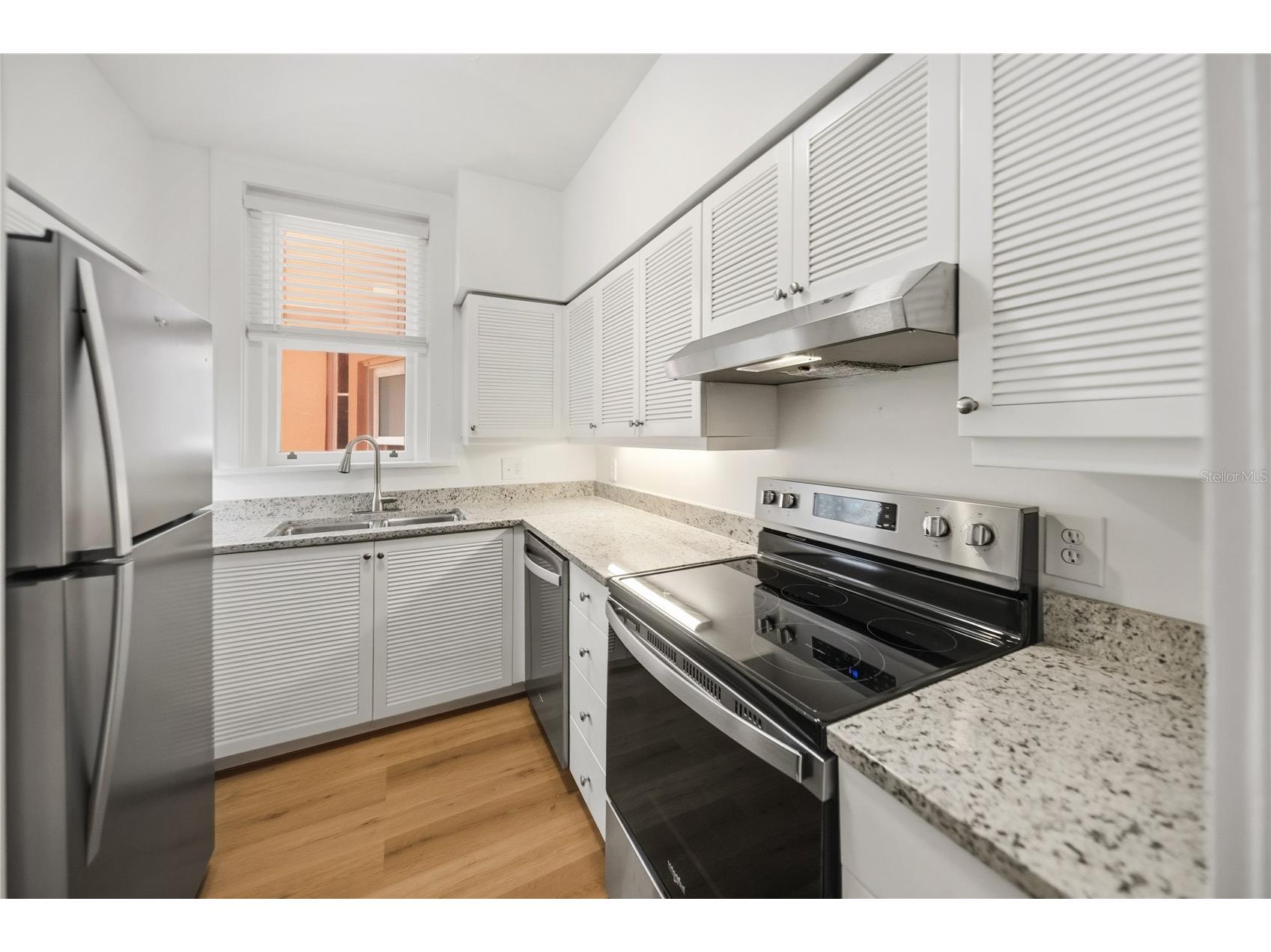 1221 N Palm Avenue #202 Sarasota FL 34236 A4693884 image7