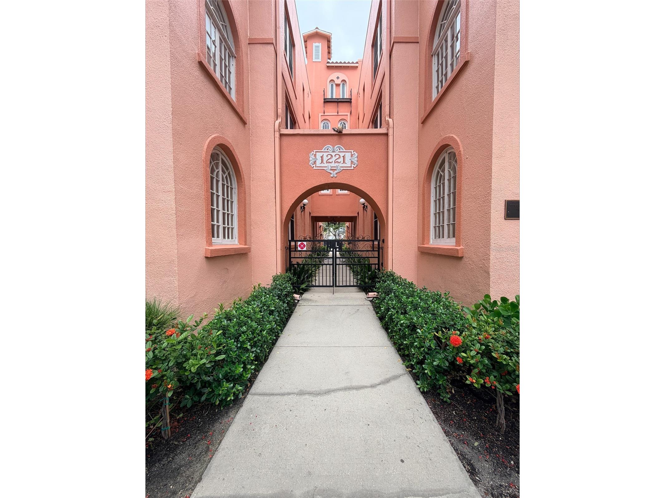 1221 N Palm Avenue #204 Sarasota FL 34236 A4695937 image1