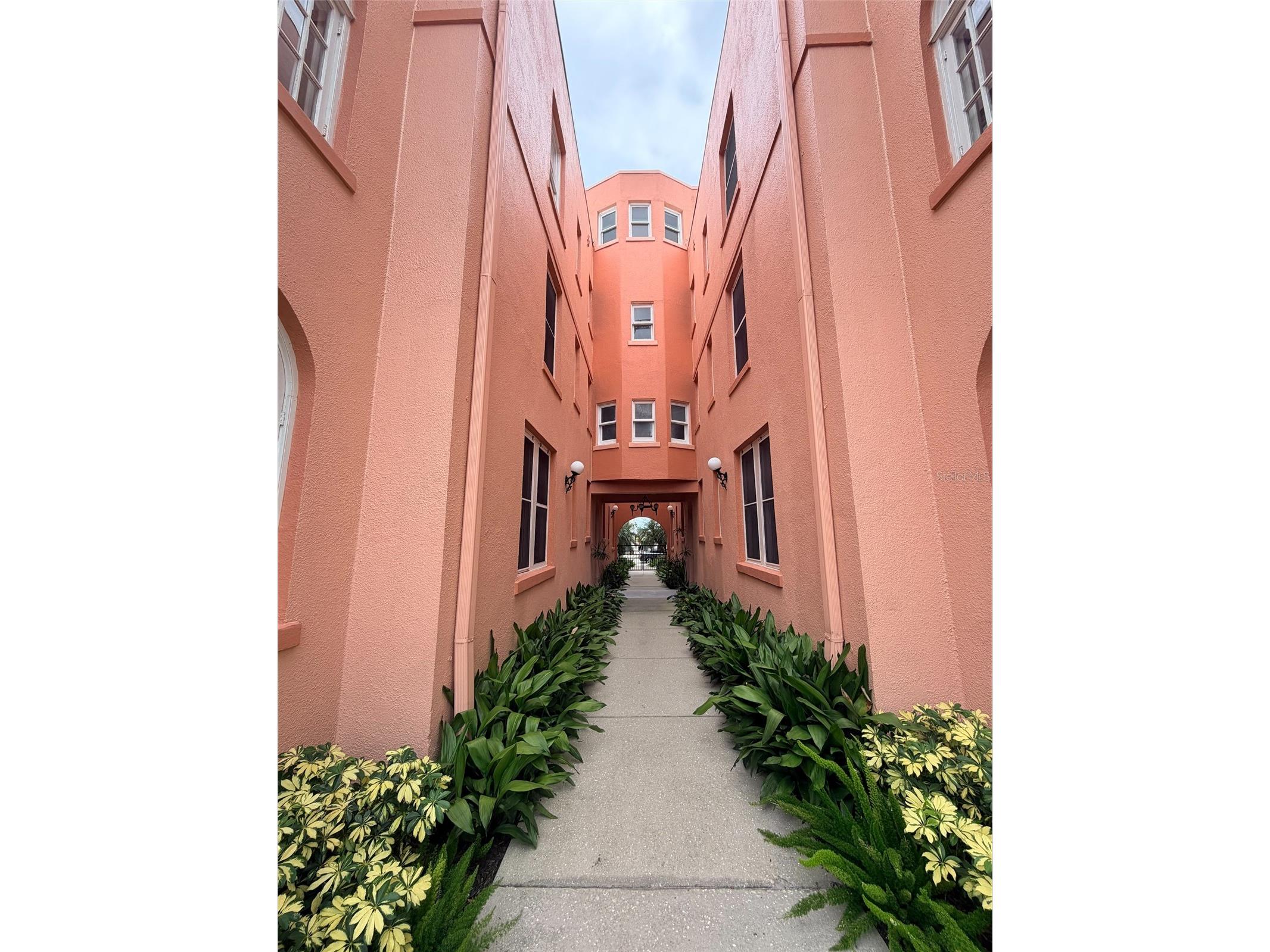 1221 N Palm Avenue #204 Sarasota FL 34236 A4695937 image2