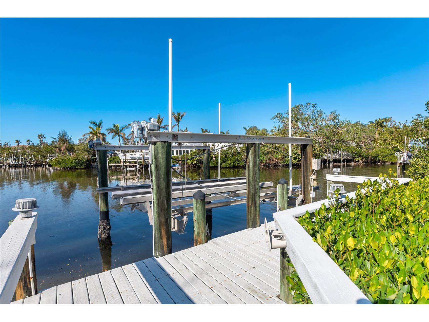 1221 S Basin Lane Sarasota FL 34242 - SANDERLING MARINA HARBOR A4675910 image1