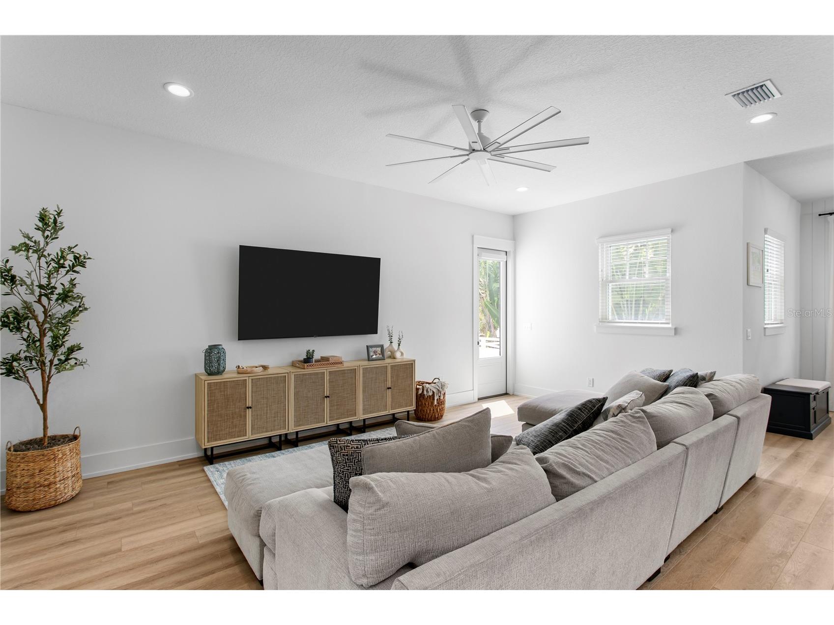 1223 5th Street S Saint Petersburg FL 33701 TB8505016 image5