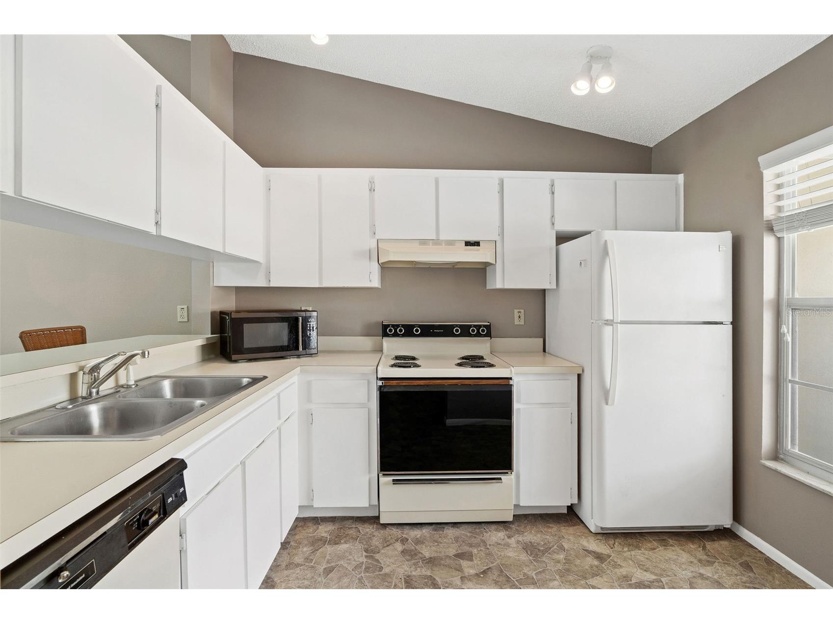12239 Sun Vista Court E Treasure Island FL 33706 TB8501206 image4