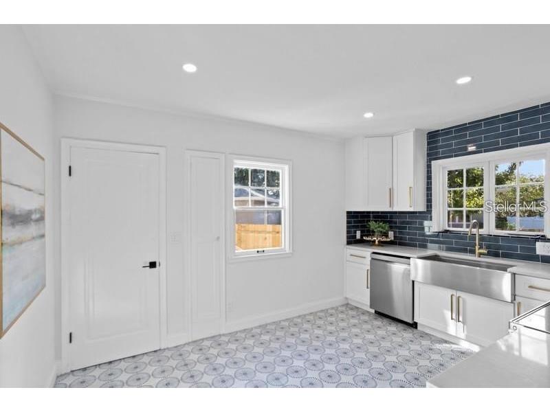 1224 Greenwood Avenue N Saint Petersburg FL 33704 TB8509885 image18