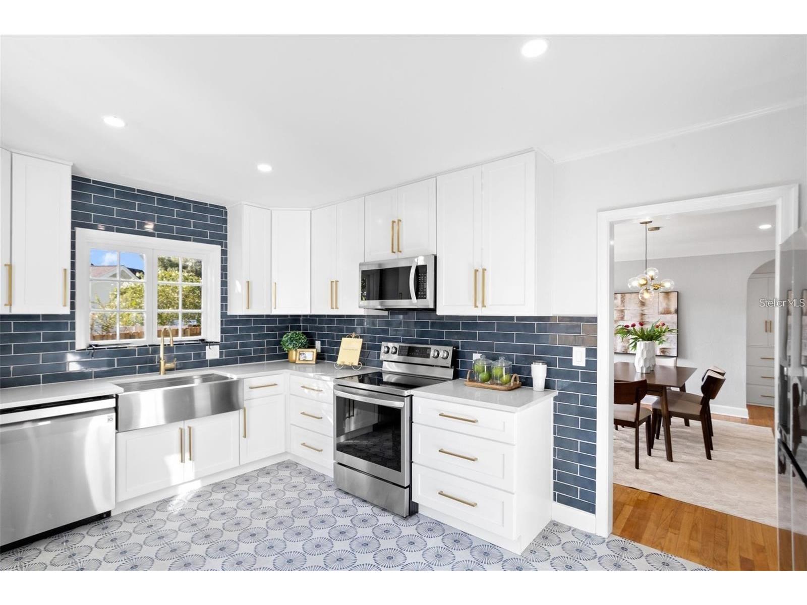 1224 Greenwood Avenue N Saint Petersburg FL 33704 TB8509885 image6